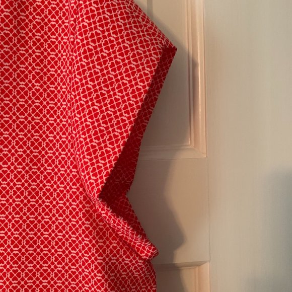 NWOT HILARY RADLEY Red Geometric Print Blouse Cap Sleeve V-Neck - Size Medium - Picture 4 of 8
